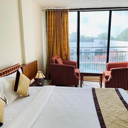 Om Sanctuary Resort By Pinks Hospitality Rupawati Ngoại thất bức ảnh