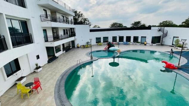 Om Sanctuary Resort By Pinks Hospitality Rupawati Ngoại thất bức ảnh